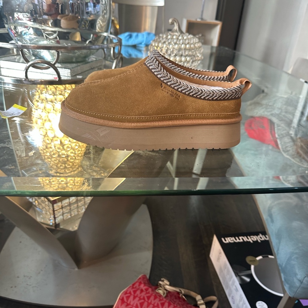 UGG Tan Women's Slippers with Striped Trim Brand New - Picture 5 of 6
